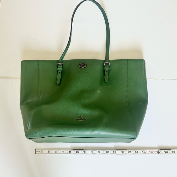 Coach - Crossgrain Leather Turnlock Green Tote Shoulder Bag
